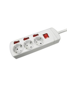 Base de 3 tomas con interruptores independientes.